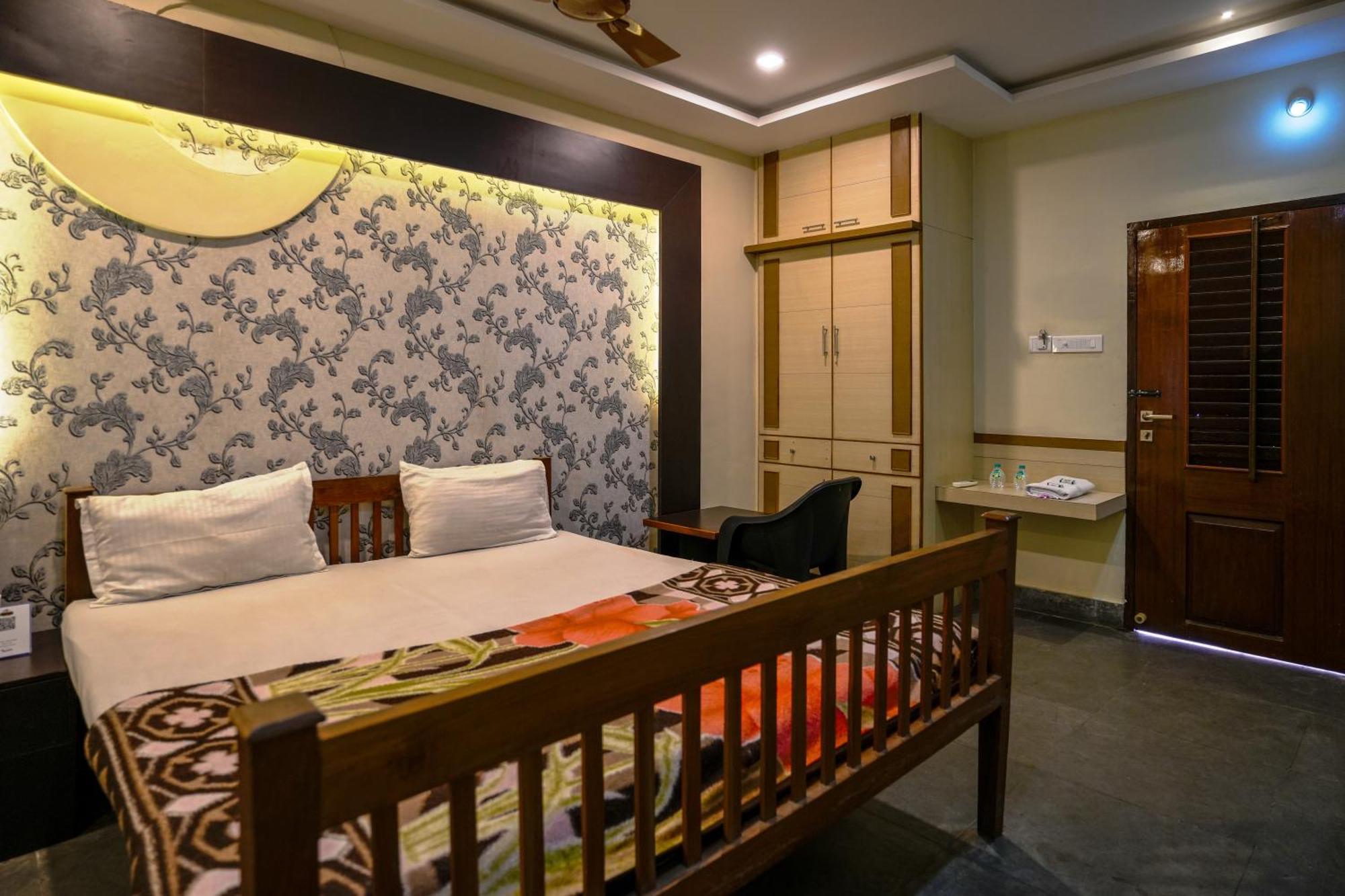 La Courtyard Hotel Pondicherry Exterior photo
